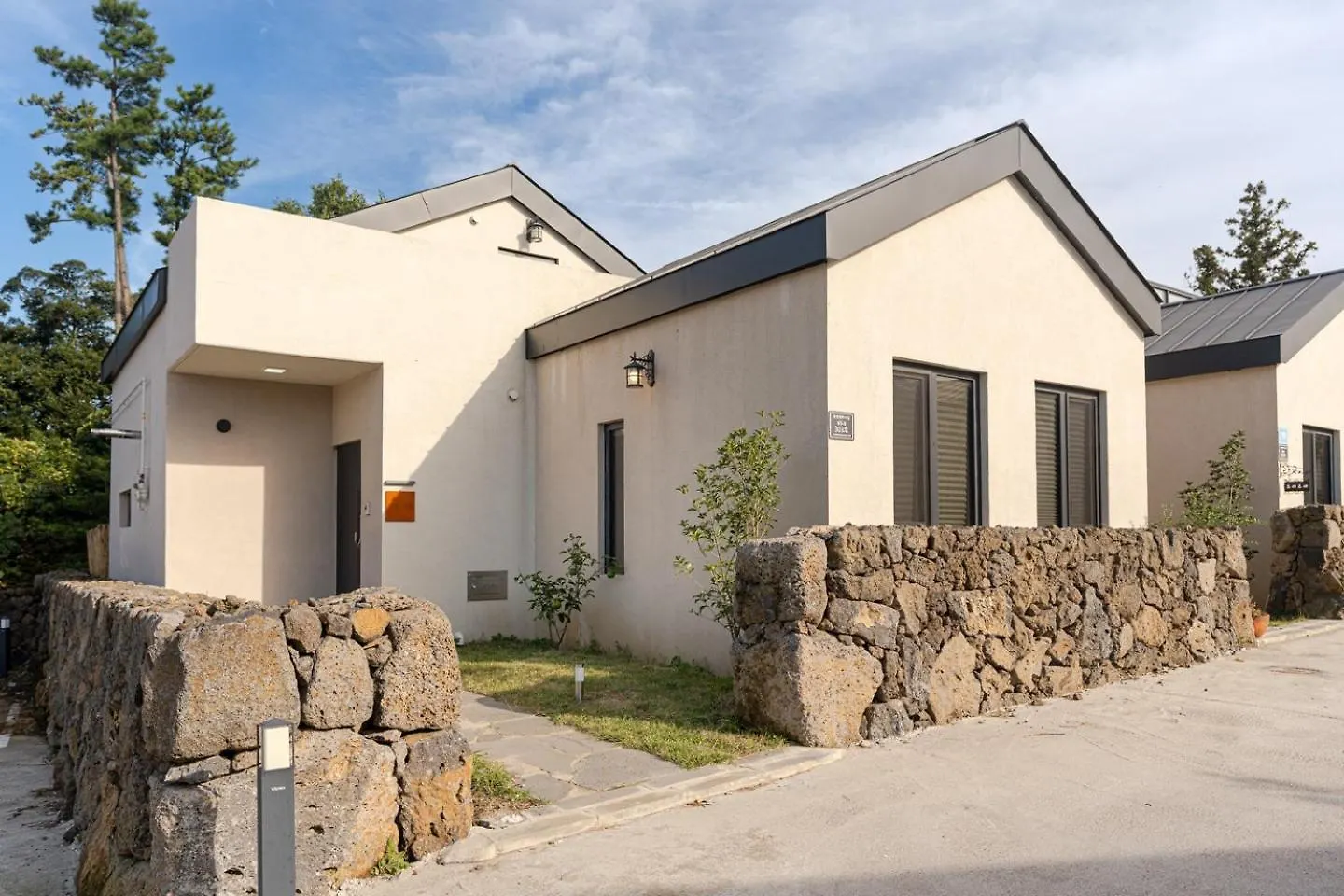 Jigeum Aewourl Villa Jeju